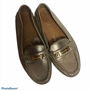 Calvin Klein Womens Silver Leather Pebbled Loafer